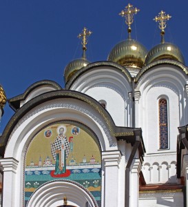 Мозаичная икона свт. Николая над входом в Никольский собор Никольского монастыря