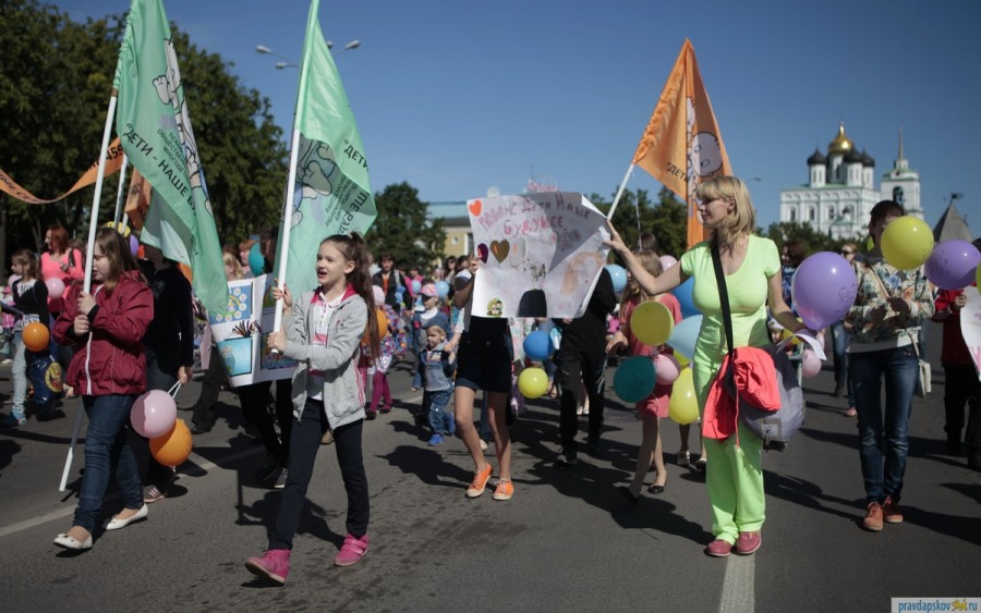 В Пскове прошел Марш многодетных семей