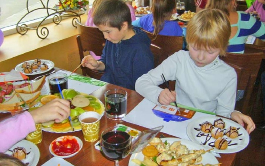 Благотворительный обед для детей из многодетных и малообеспеченных семей прошел сегодня в Нижнем Новгороде