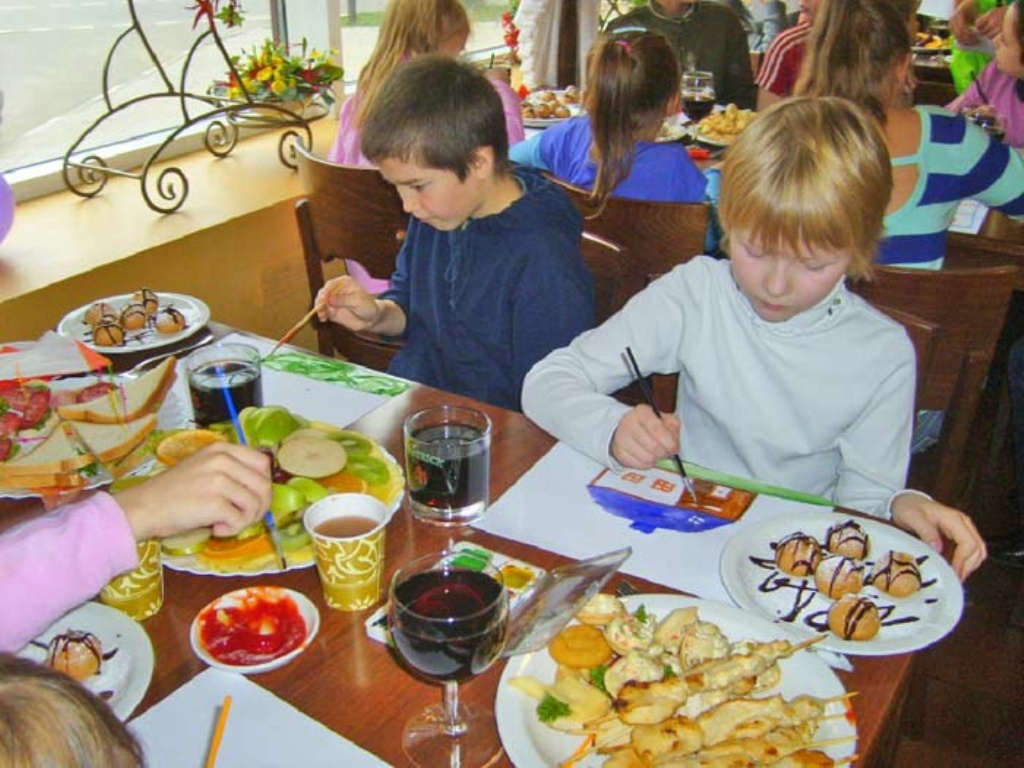 Благотворительный обед для детей из многодетных и малообеспеченных семей прошел сегодня в Нижнем Новгороде