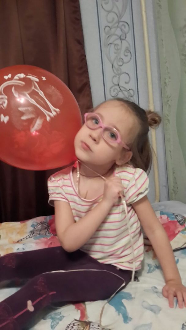 Маша учится ходить. Спасибо!