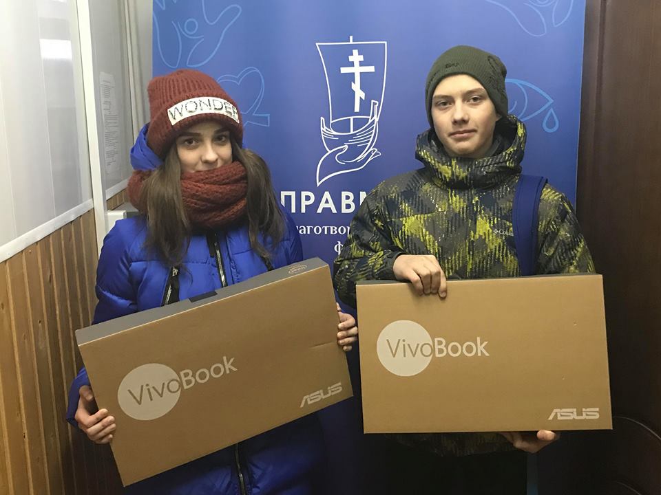 Тройняшки получили компьютеры!