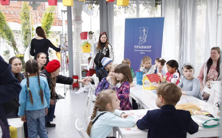 Волонтеры фонда «Правмир» провели мастер-классы для посетителей фестиваля «Пасхальный Дар»