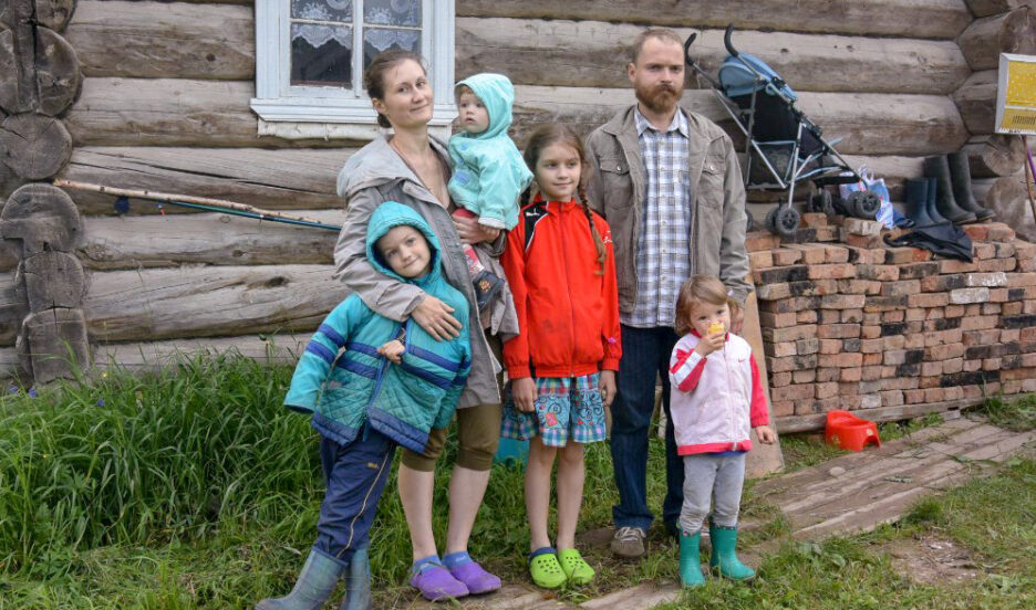 Многодетной семье нужна мебель, бытовая техника и вещи первой необходимости, чтобы восстановить дом после пожара.
