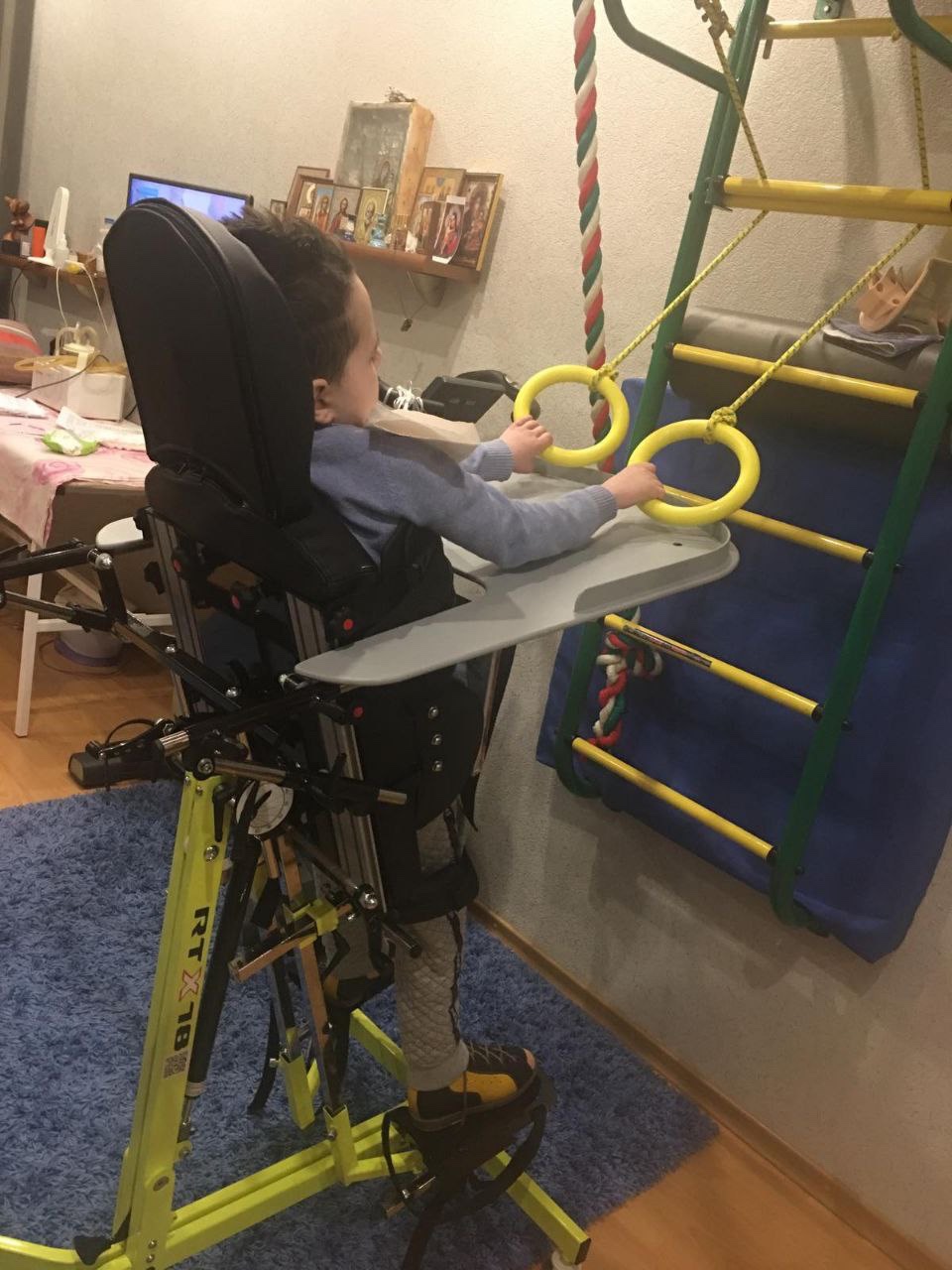 Юридический кейс: как получить инвалидную коляску для ребенка