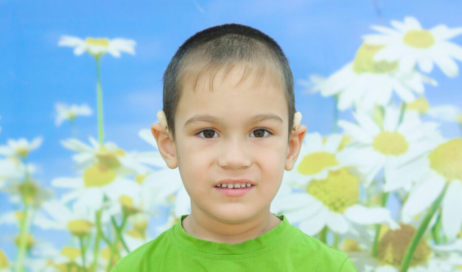 Первые звуки Дамир услышал только после операции - Благотворительный ...