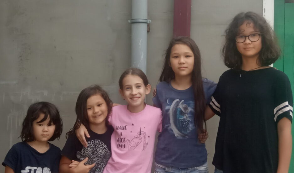 У Екатерины сразу четыре прекрасные дочки, две из них идут в этом году в школу