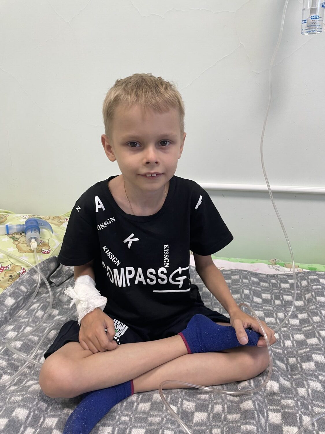 Паша лепетал «гуди-гуди» и показывал пальчиком на ингалятор ...