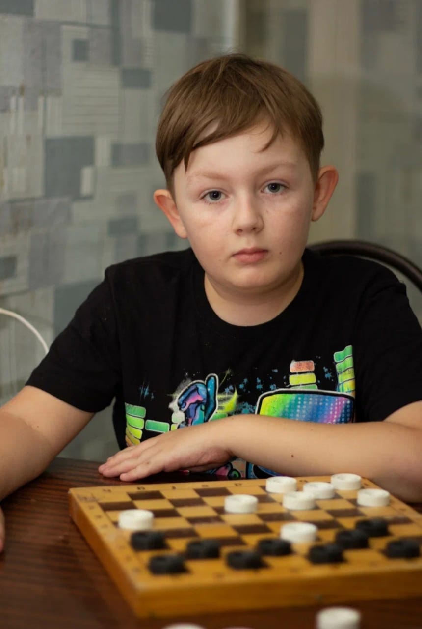 Даниил Домрачев. Даниил к 5 годам не прыгал и не бегал ...