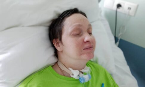 Катя согласилась на удаление смертельно опасной опухоли, но после операции впала в кому