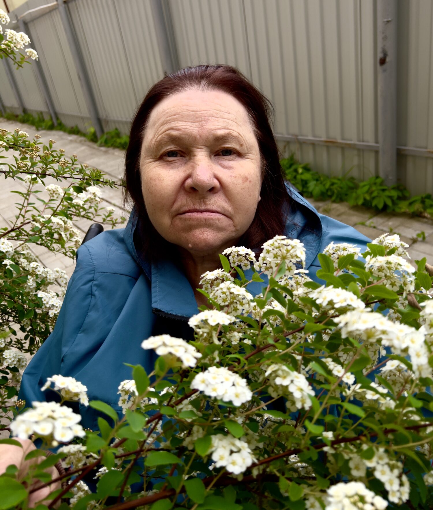 Татьяна Шлычкова. Татьяна чистила снег во дворе, и у нее подскочило ...