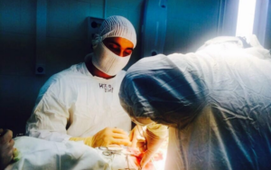 Молодой доктор из Хакасии провел уникальную операцию трехлетнему Матвею