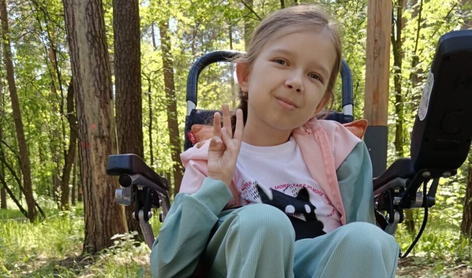 Девочка родилась со спинальной мышечной атрофией, ей нужна операция