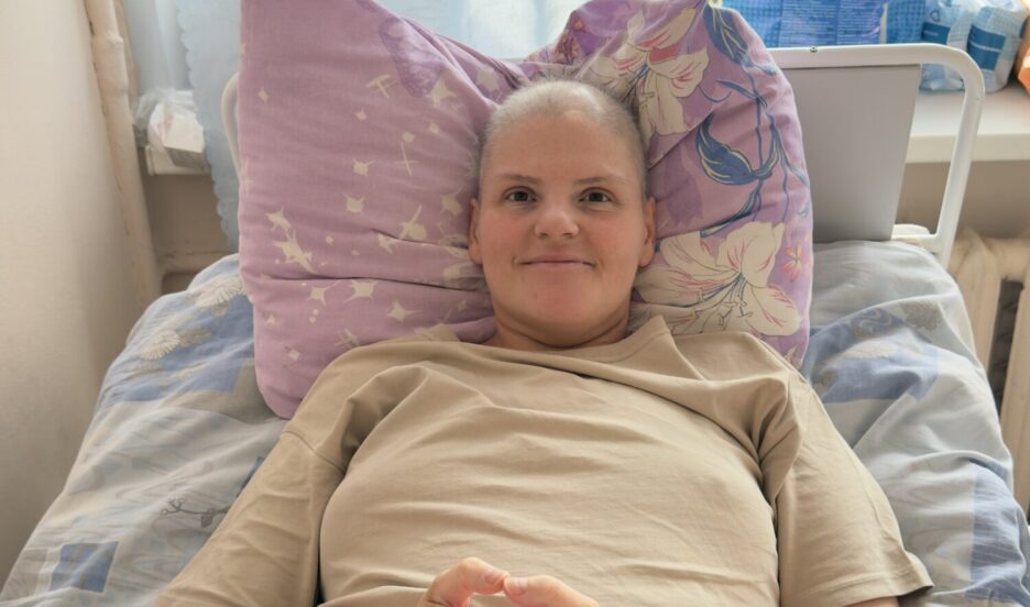 Год назад у девушки отказали ноги, врачи диагностировали рак
