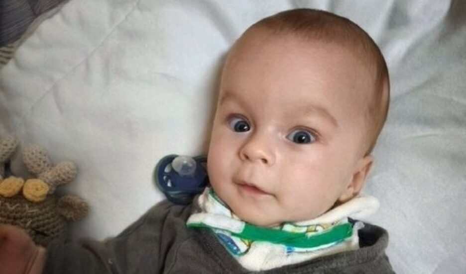 В теле Матвея стоит несколько трубок, чтобы он мог жить