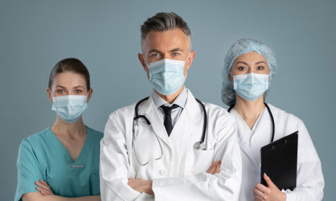 Более 400 врачей