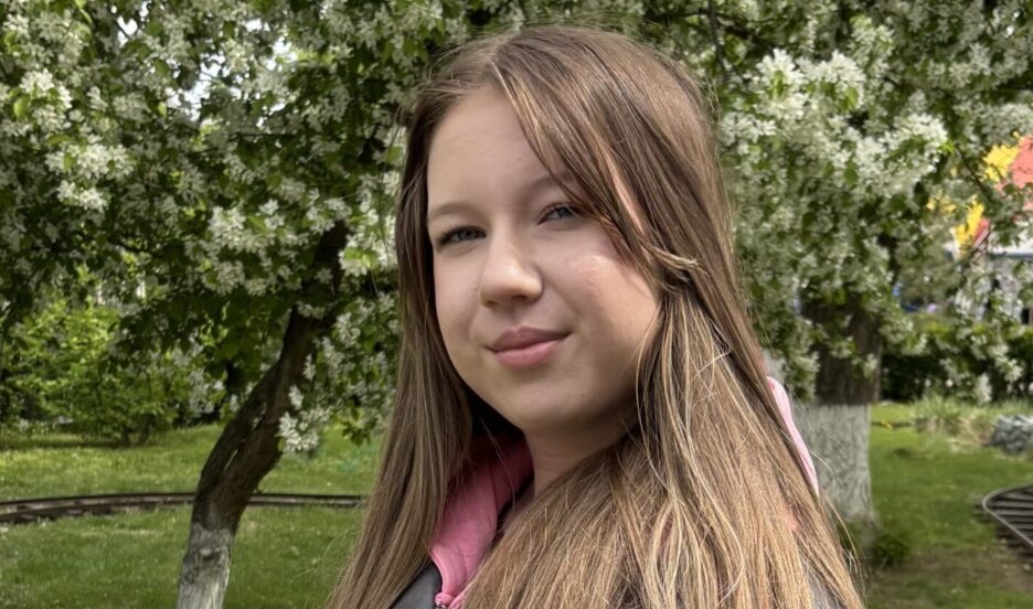 Девочке назначили массаж, ЛФК, но остановить искривление позвоночника не удалось