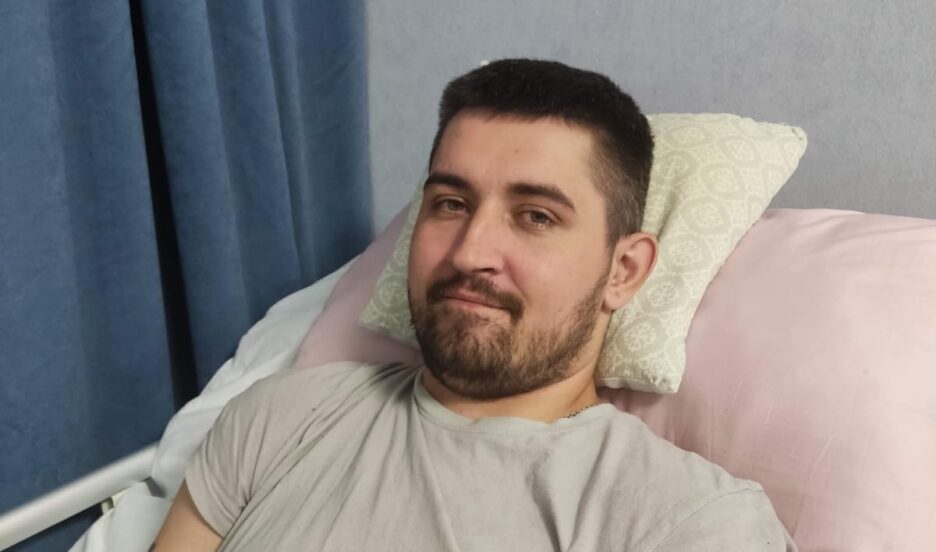 Николай хотел показать дочке, как прыгает в воду