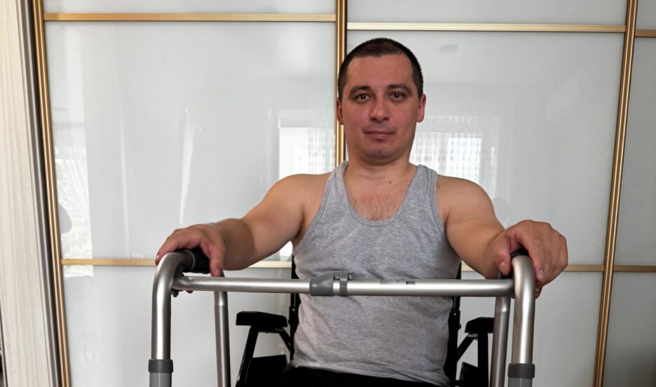 Альберт борется за право ходить после травмы