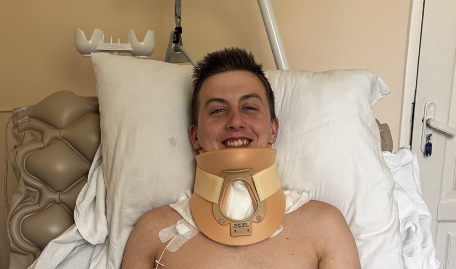 Данила неудачно нырнул и сломал позвоночник