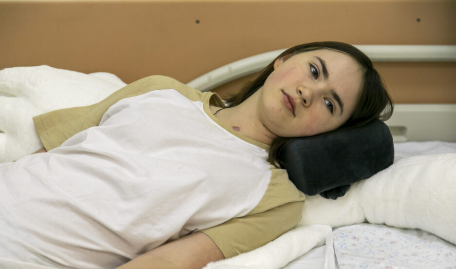 Дети гуляли на заброшенной стройке, девочка оступилась и сломала шею